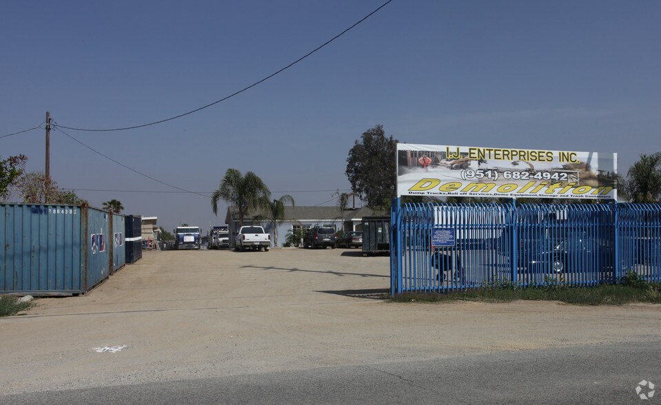 695 W La Cadena Dr, Riverside, CA for sale - Primary Photo - Image 1 of 13