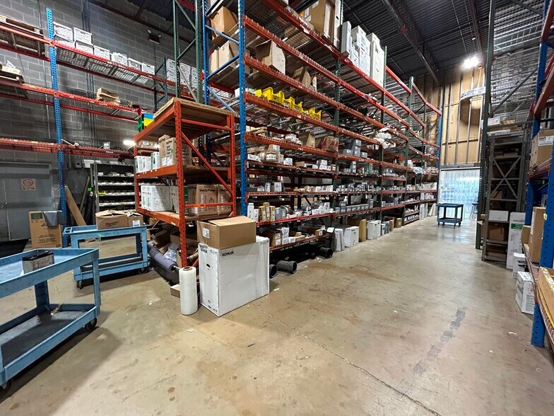 8150 Lehigh Ave, Morton Grove, IL à vendre - Photo du bâtiment - Image 2 de 21