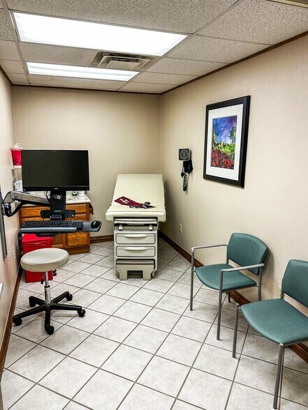 4202 SW Lee Blvd, Lawton, OK à vendre - Photo intérieure - Image 3 de 4