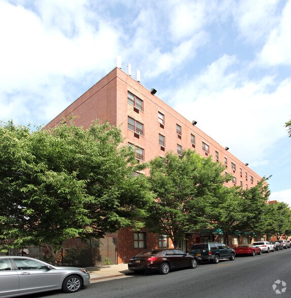 360 Snediker Ave, Brooklyn, NY à louer - Photo du bâtiment - Image 2 de 9