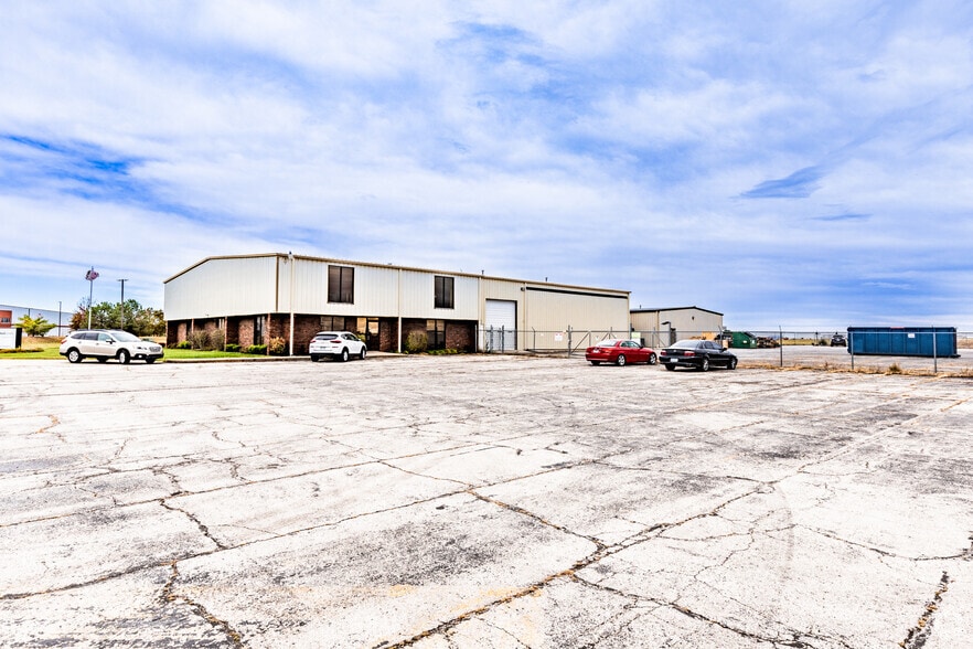 400 New Century Pky, New Century, KS for sale - Building Photo - Image 3 of 5