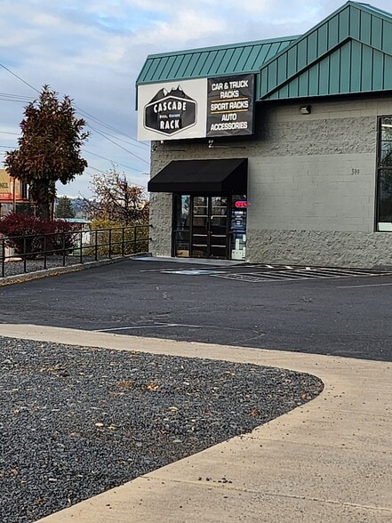 310 SE Railroad St, Bend, OR for lease - Building Photo - Image 3 of 21