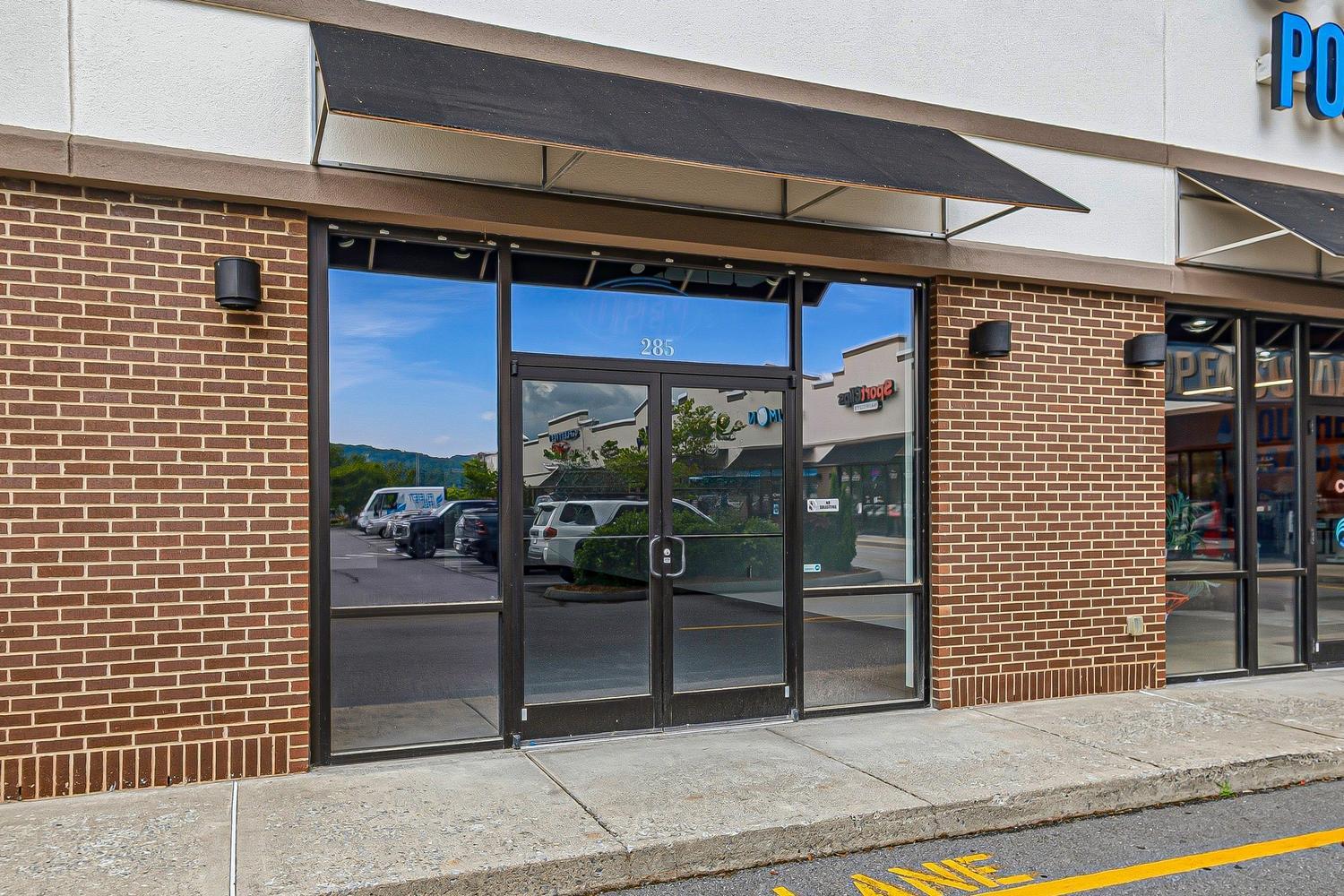 1880 N Eastman Rd, Kingsport, TN for lease Interior Photo- Image 1 of 8