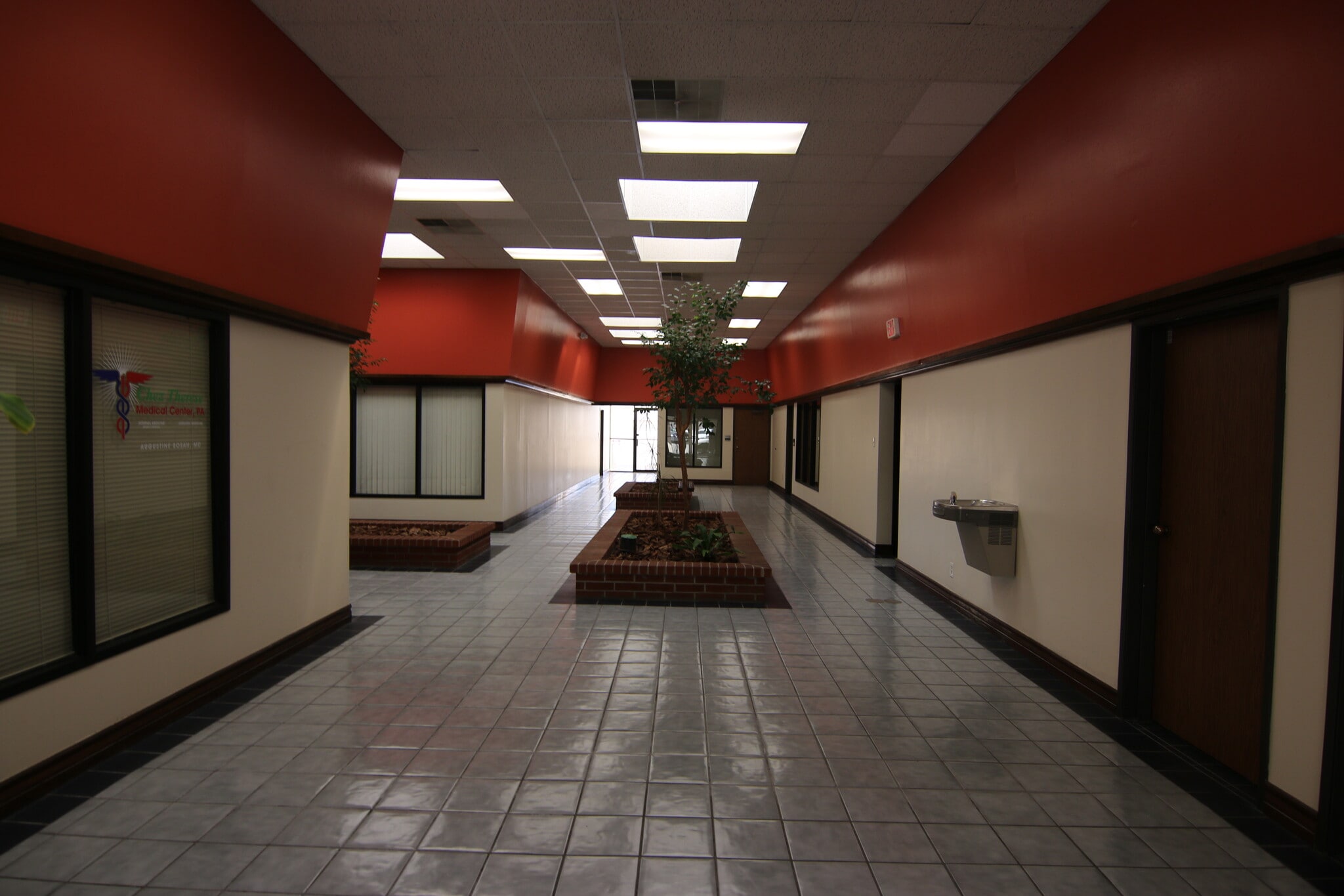 6955 N Mesa St, El Paso, TX à louer Photo intérieure- Image 1 de 4