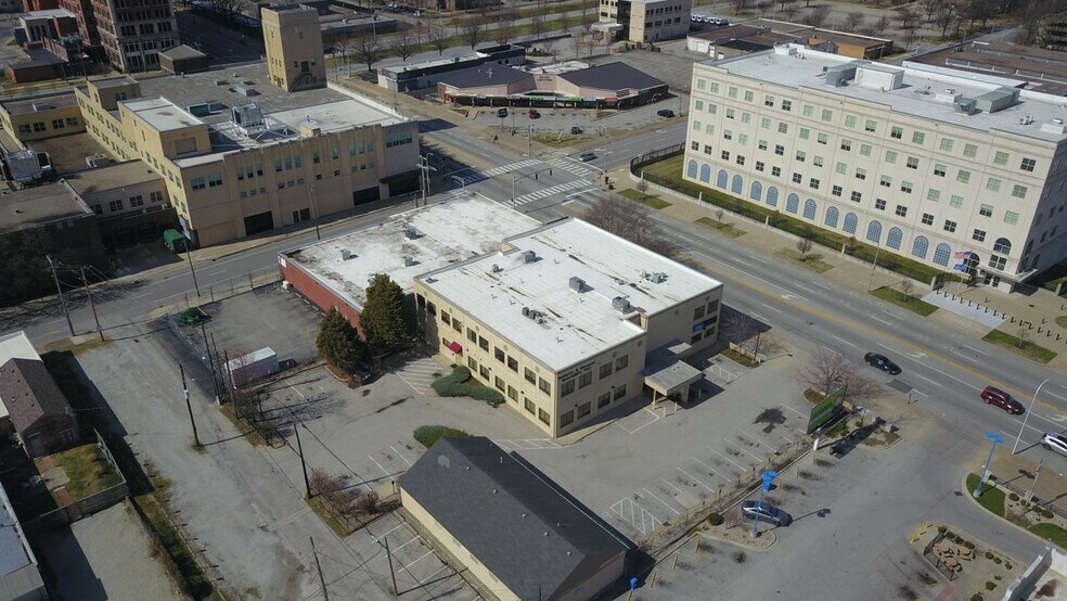 720 W Broadway, Louisville, KY à louer - Photo du bâtiment - Image 2 de 4