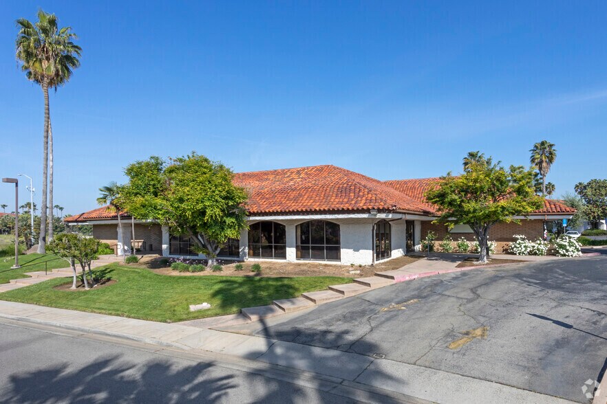 7110 N 1st St, Fresno, CA for lease - Building Photo - Image 1 of 2