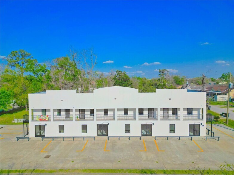 7704 Irvington Blvd, Houston, TX à louer - Photo du bâtiment - Image 2 de 60
