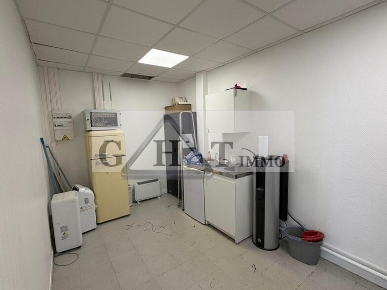 Office in Maisons-Alfort for lease - Interior Photo - Image 2 of 11