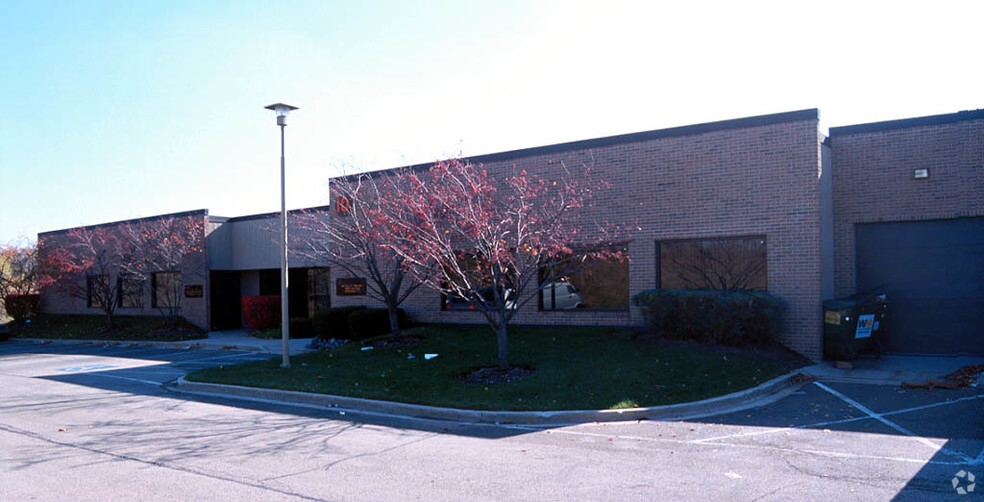 245 W Roosevelt Rd, West Chicago, IL for lease - Building Photo - Image 2 of 4