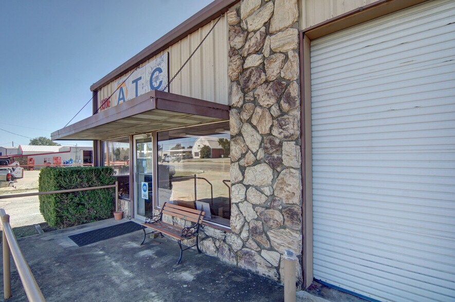 3806 Highway 180 E, Mineral Wells, TX à vendre - Photo du bâtiment - Image 2 de 22