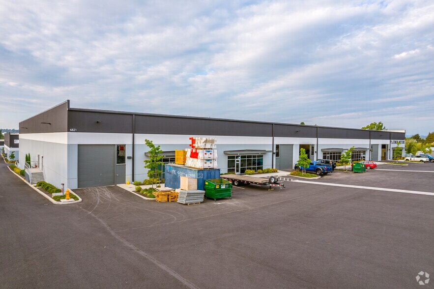 6801 NE Columbia Blvd, Portland, OR à louer - Photo du bâtiment - Image 2 de 5