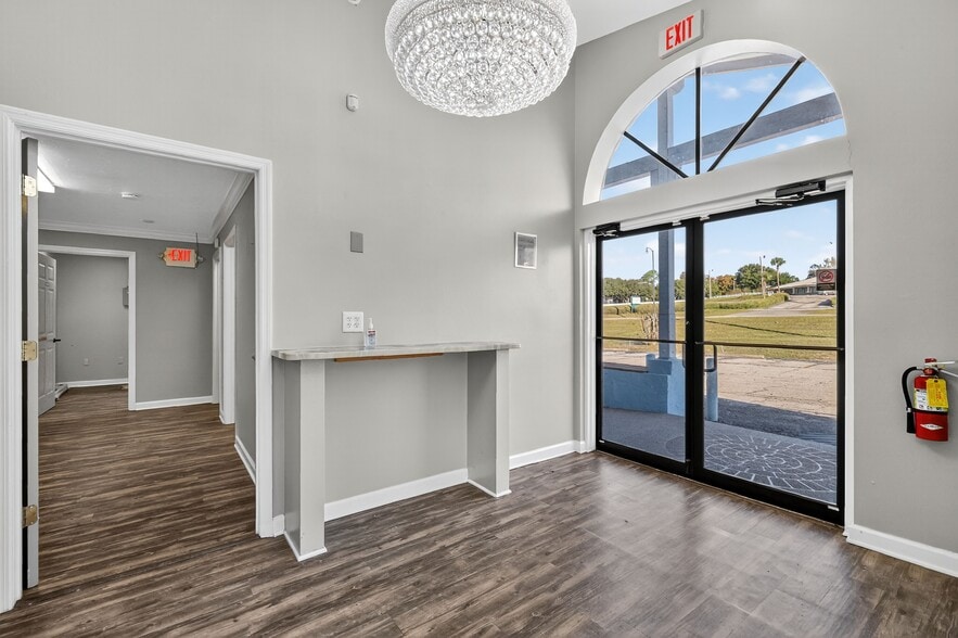 8404 Us Highway 441, Leesburg, FL à louer - Hall d’entrée - Image 3 de 25