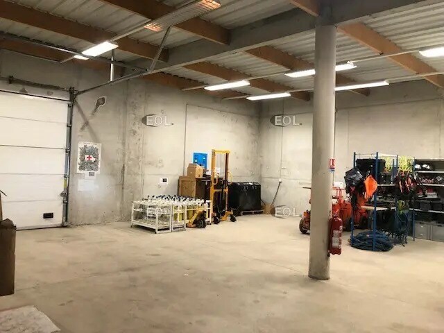 Flex in Châteauneuf-les-Martigues for lease - Interior Photo - Image 1 of 4