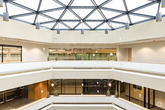 2333 Waukegan Rd, Bannockburn, IL for lease Interior Photo- Image 2 of 9