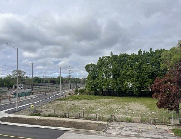 Plus de détails pour 999 N Service Rd, Mississauga, ON - Terrain à vendre