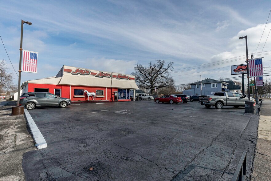 1545 Berry Blvd, Louisville, KY à vendre - Photo du bâtiment - Image 3 de 35