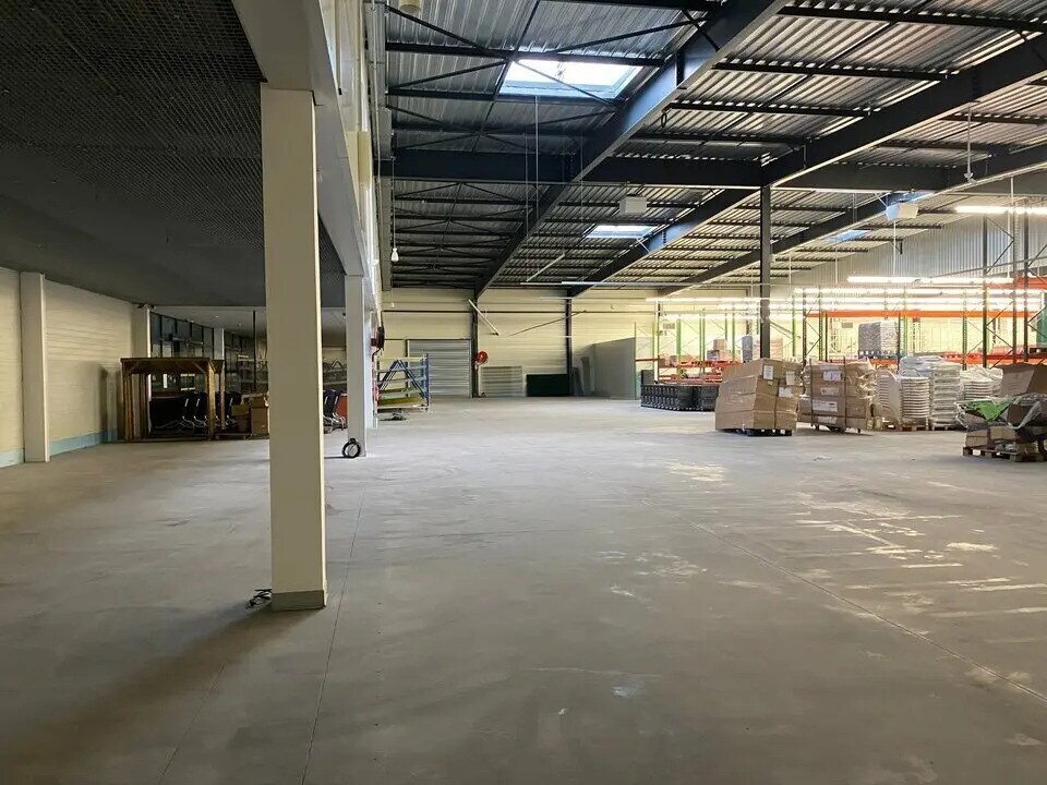 Flex in Lux for lease Interior Photo- Image 1 of 3