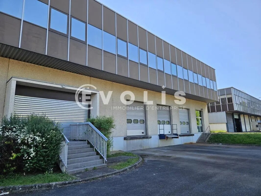 Industrial in Wissous for lease Building Photo- Image 1 of 11