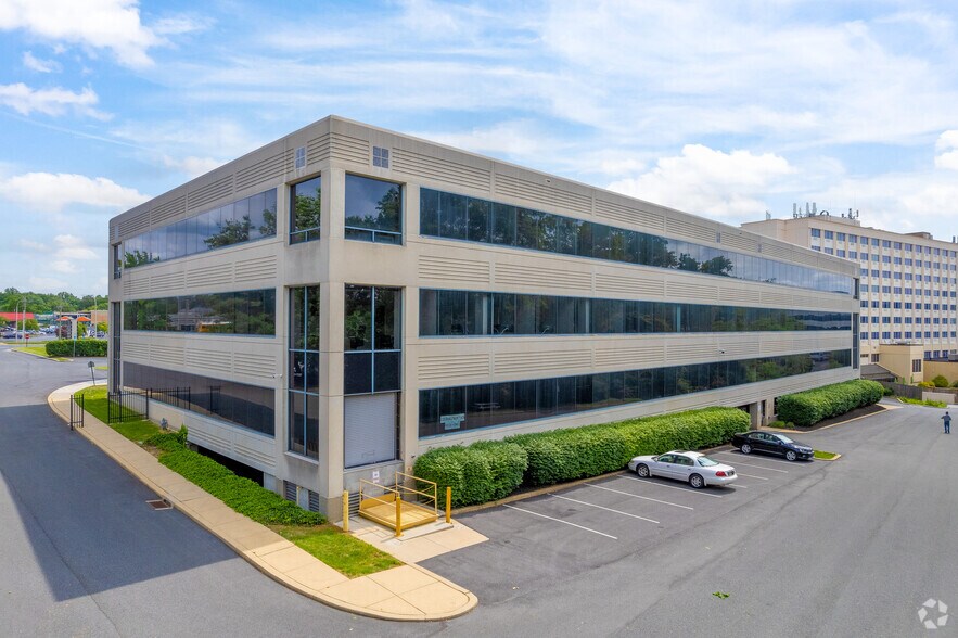 650 Naamans Rd, Claymont, DE à vendre - Photo du bâtiment - Image 2 de 28