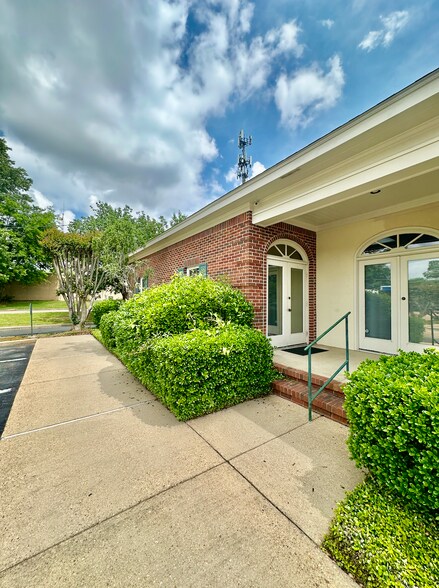 5800 Ridgewood Rd, Jackson, MS à vendre - Photo du bâtiment - Image 3 de 8