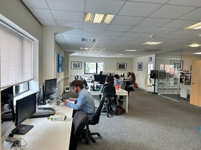 1 School Ln, Eastleigh for lease Interior Photo- Image 2 of 3