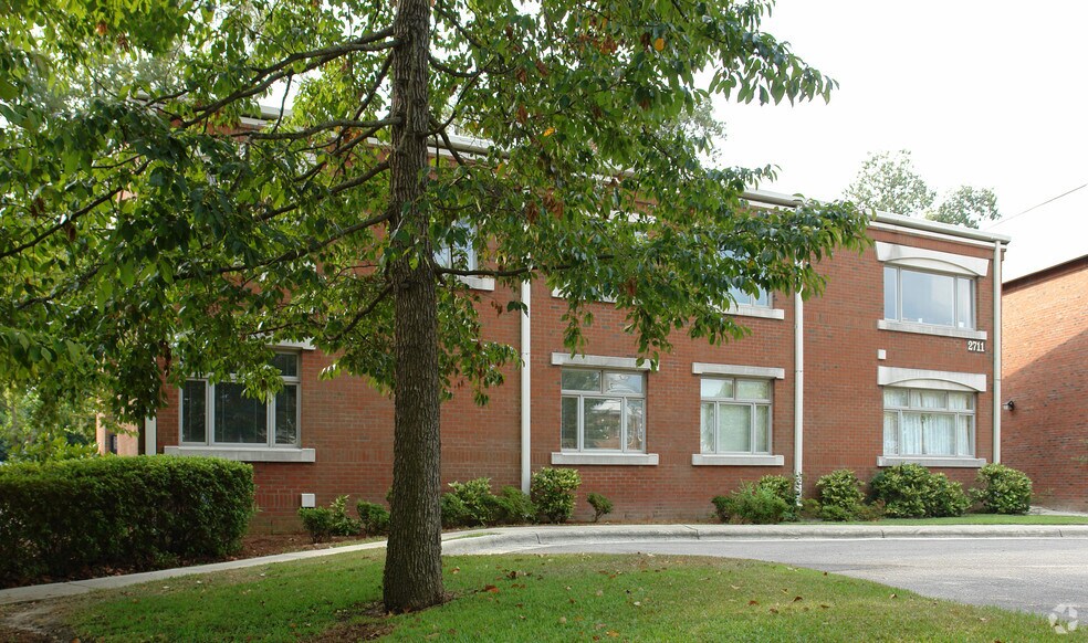 2711 Breezewood Ave, Fayetteville, NC à louer - Photo du bâtiment - Image 2 de 2