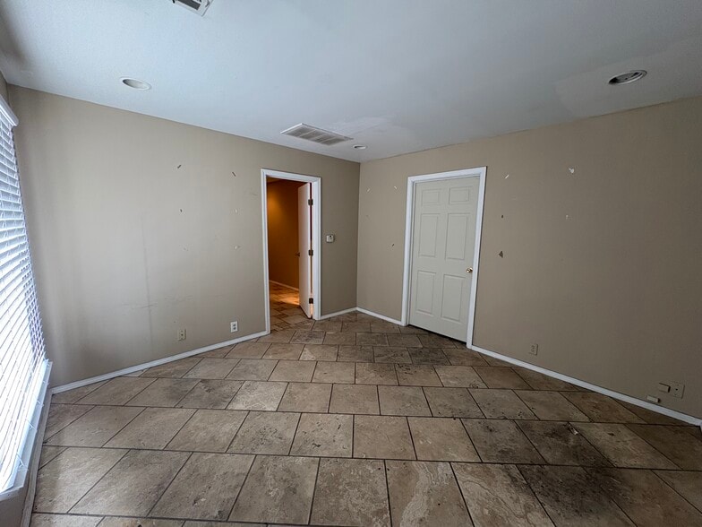 305 N Redbud Ave, Broken Arrow, OK for lease - Building Photo - Image 2 of 4