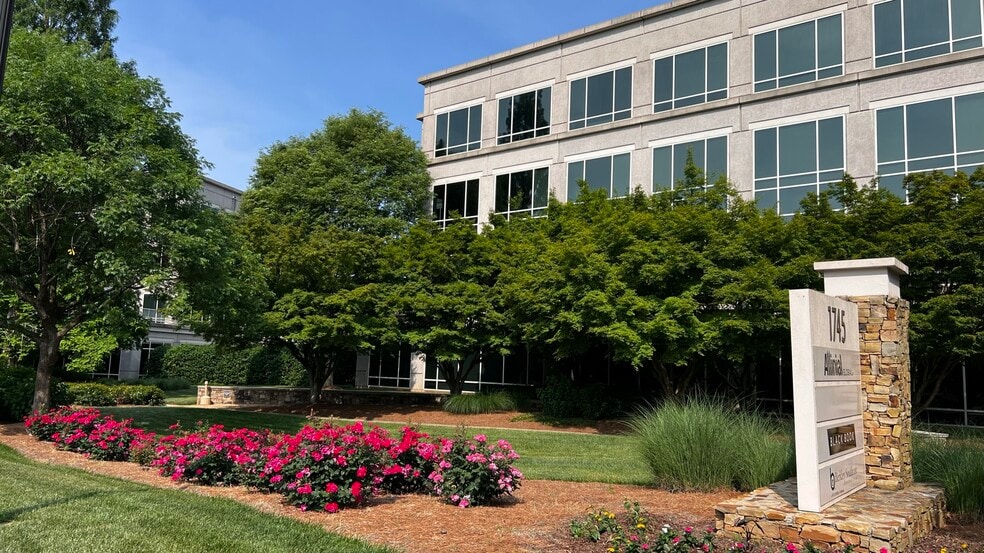 1745 N Brown Rd, Lawrenceville, GA à louer - Photo du bâtiment - Image 2 de 17