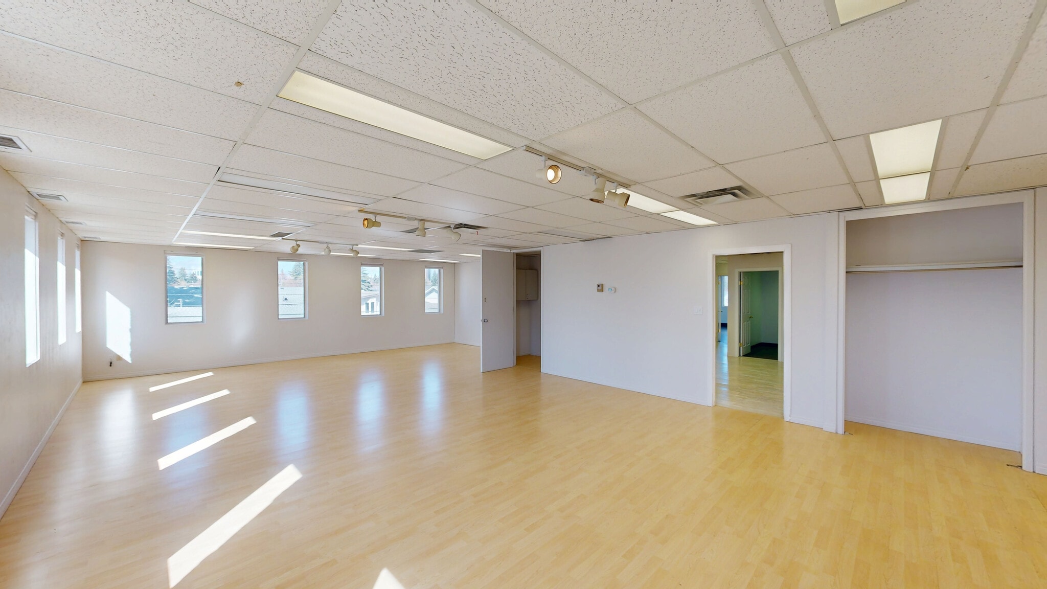 9919 Fairmount Dr SE, Calgary, AB à louer Photo intérieure- Image 1 de 9