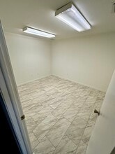 909 SE 47th Ter, Cape Coral, FL for lease Interior Photo- Image 1 of 2