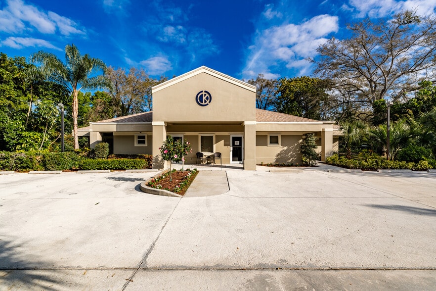 1965 25th Ave, Vero Beach, FL à vendre - Photo du bâtiment - Image 2 de 20