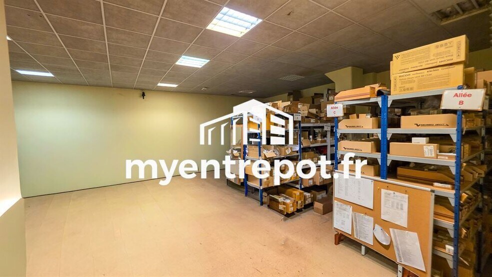 Flex in MARSEILLE for lease - Interior Photo - Image 2 of 7