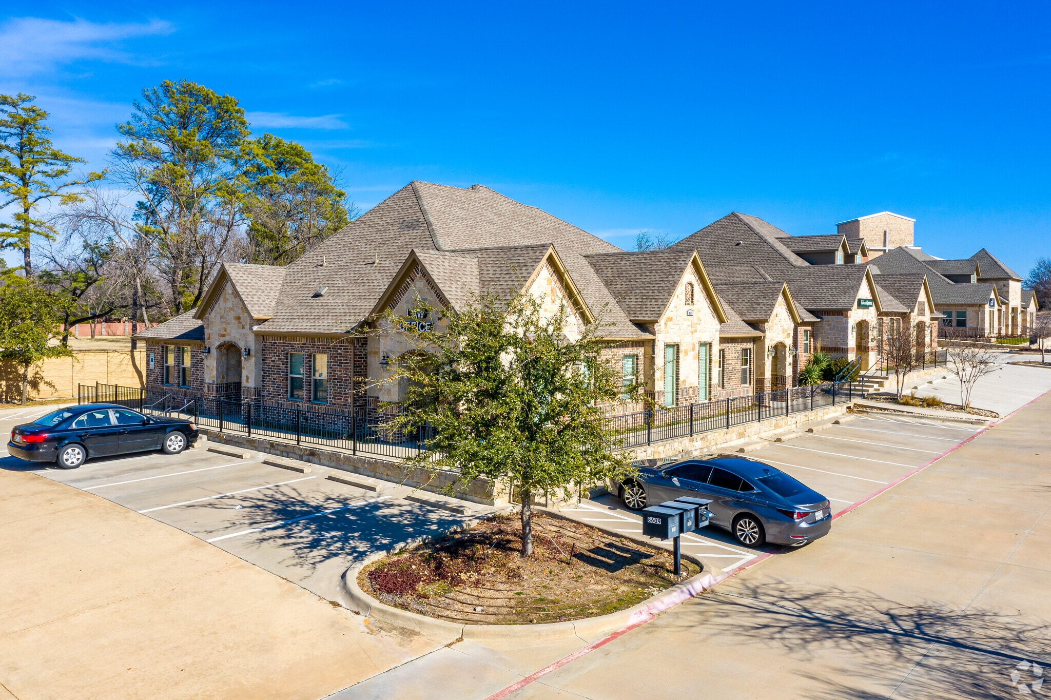 8609 Mid Cities Blvd, North Richland Hills, TX à louer Photo principale- Image 1 de 11