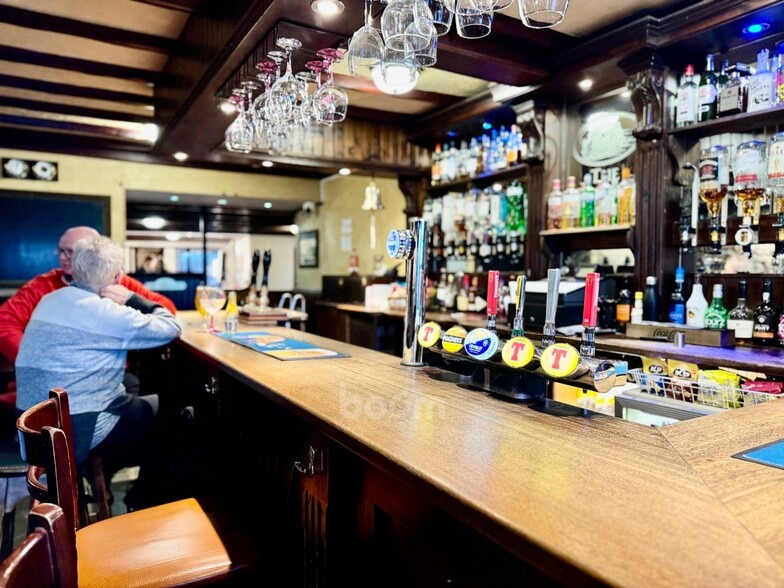 37-39 Main Rd, Beith for sale - Interior Photo - Image 3 of 6