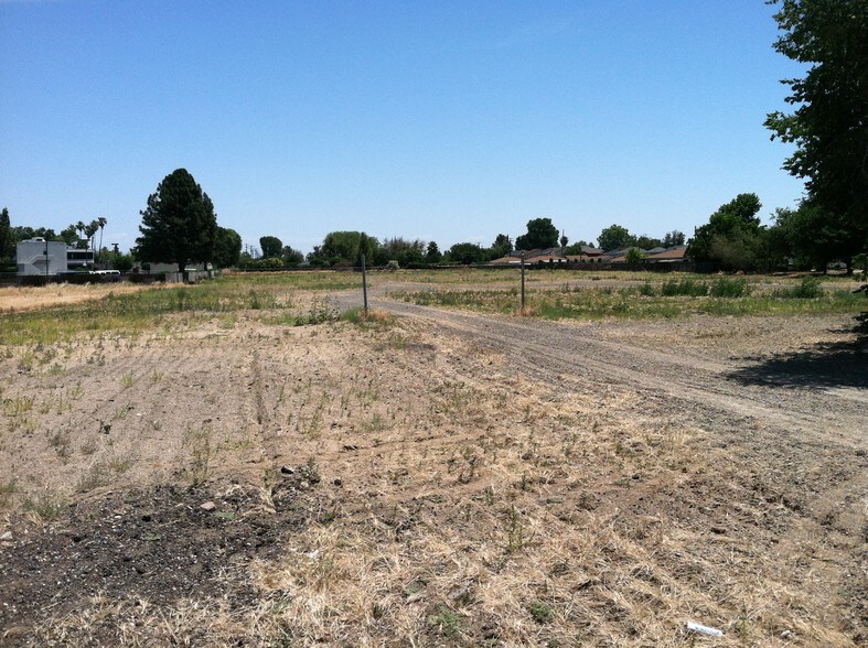 2012-2026 Herndon Rd, Ceres, CA à vendre - Photo du bâtiment - Image 1 de 6