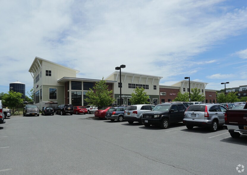 46 Marion Ave, Saratoga Springs, NY à louer - Photo du bâtiment - Image 3 de 6