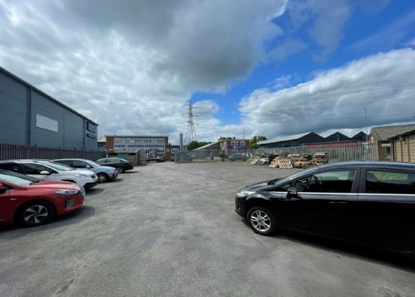 Eastern Av, Dunstable for sale - Building Photo - Image 2 of 2