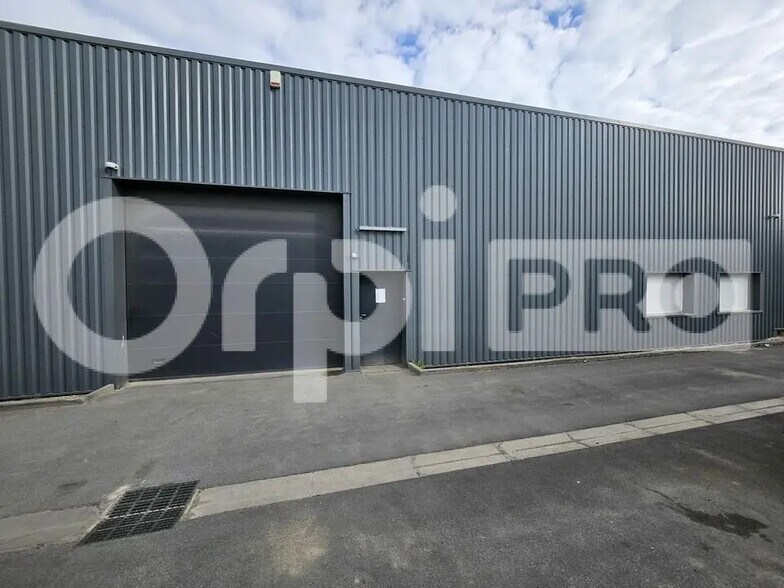 Flex in Reims for lease - Building Photo - Image 1 of 7
