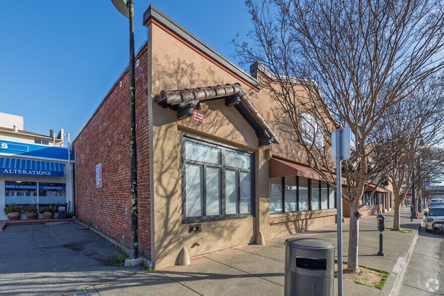 724 Fourth St, San Rafael, CA à vendre - Photo du bâtiment - Image 2 de 4