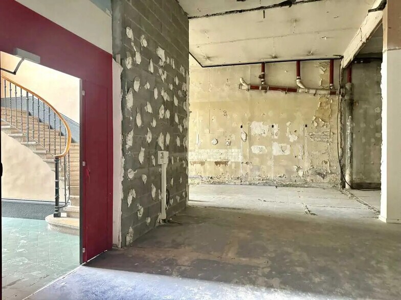 Office in Lyon for sale - Interior Photo - Image 2 of 10