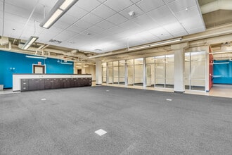 215 Riverfront Ter, Eau Claire, WI à louer Photo intérieure- Image 2 de 5