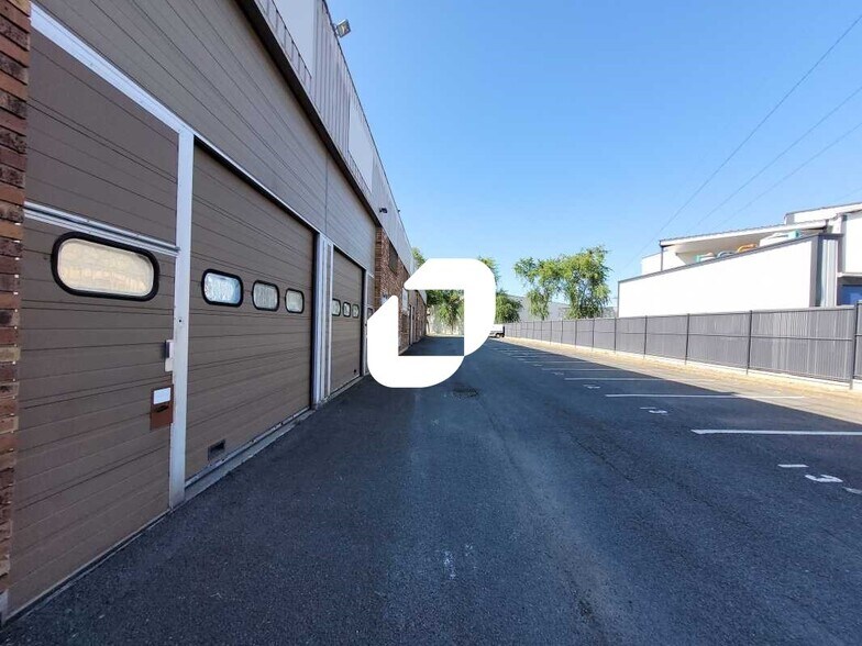 Flex dans Lisses à louer - Photo du bâtiment - Image 2 de 12