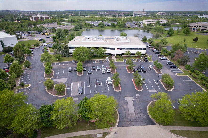 4580 Weaver Pky, Warrenville, IL à louer - Photo du bâtiment - Image 3 de 5