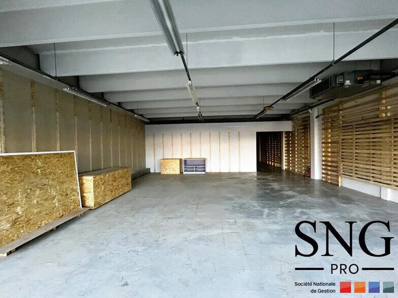 Retail in Vitrolles for lease - Interior Photo - Image 3 of 6