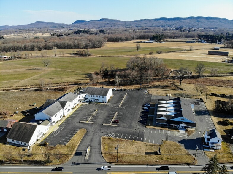 195 Russell St, Hadley, MA for lease - Primary Photo - Image 3 of 3