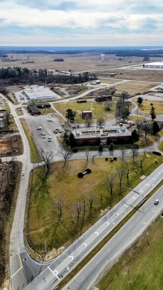 11452 Highway 62, Charlestown, IN à louer - Aérien - Image 2 de 3