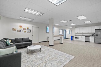 675 Orchard Heights Rd, Salem, OR for lease Building Photo- Image 2 of 8