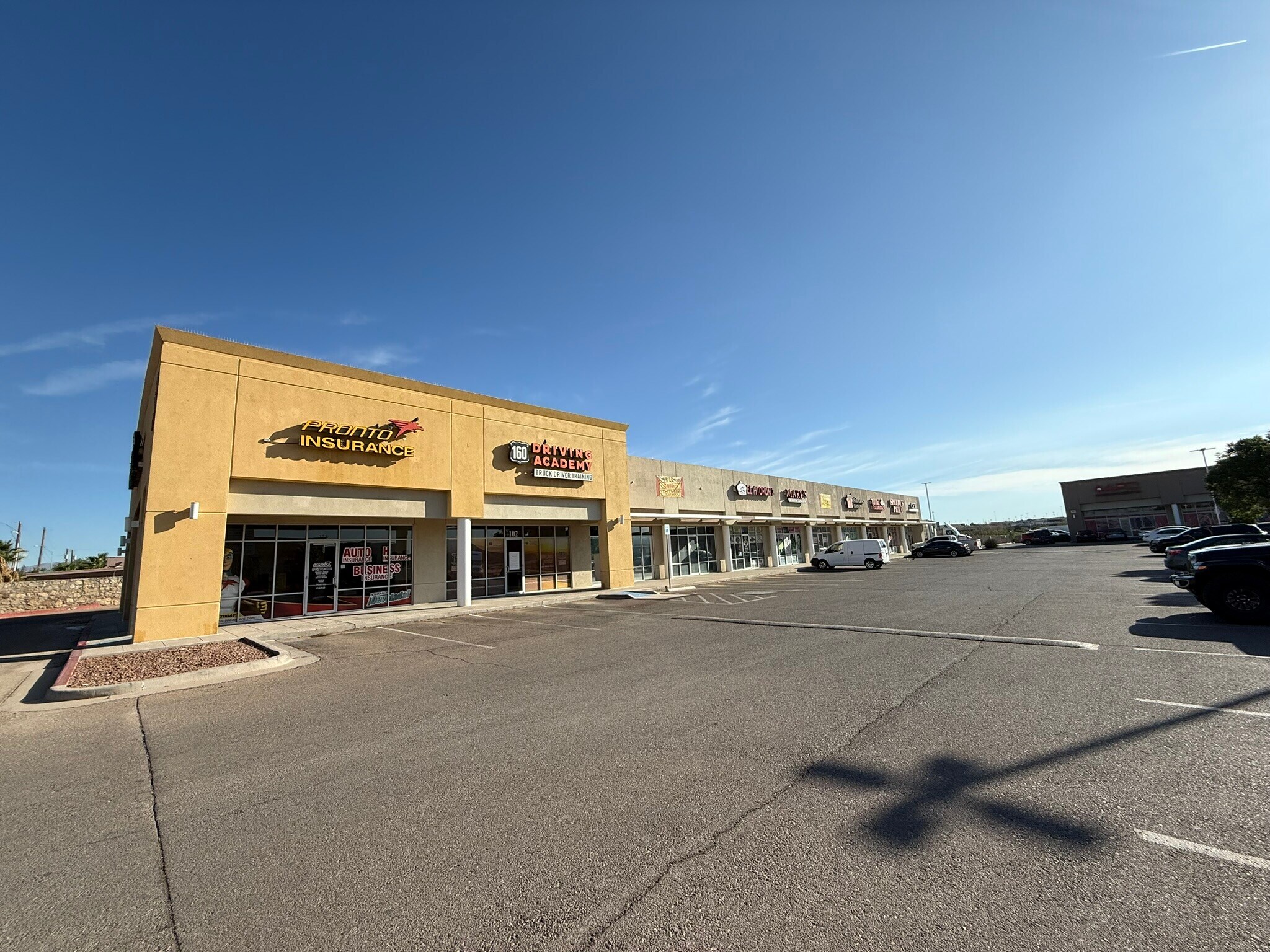 8825 North Loop Dr, El Paso, TX à louer Photo principale- Image 1 de 2