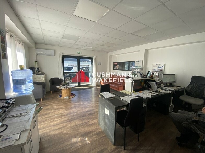 5 Rue Gaspard-Gustave Coriolis, Plaisance-du-Touch for lease - Interior Photo - Image 2 of 3