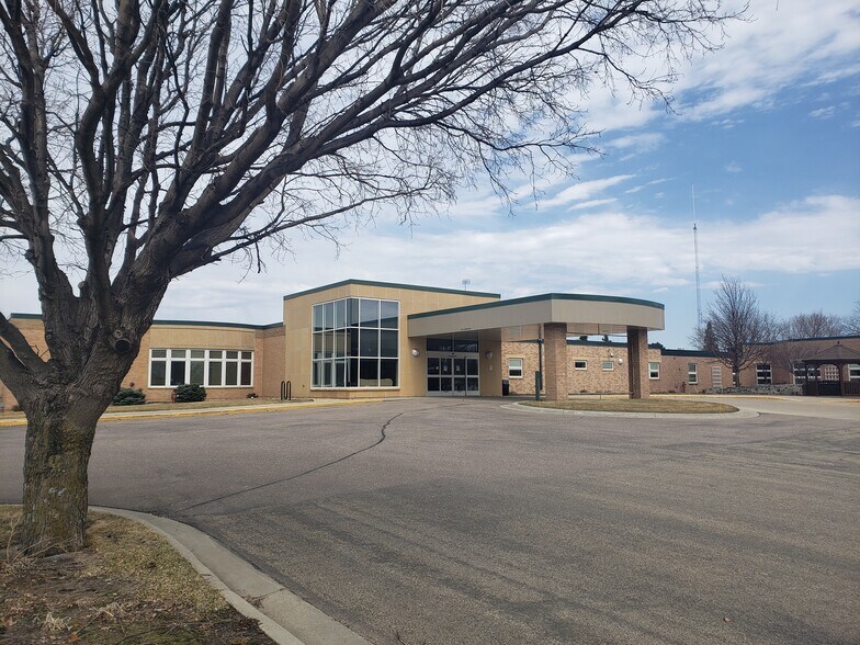 625 N Jackson Ave, Springfield, MN à vendre - Photo du bâtiment - Image 3 de 22